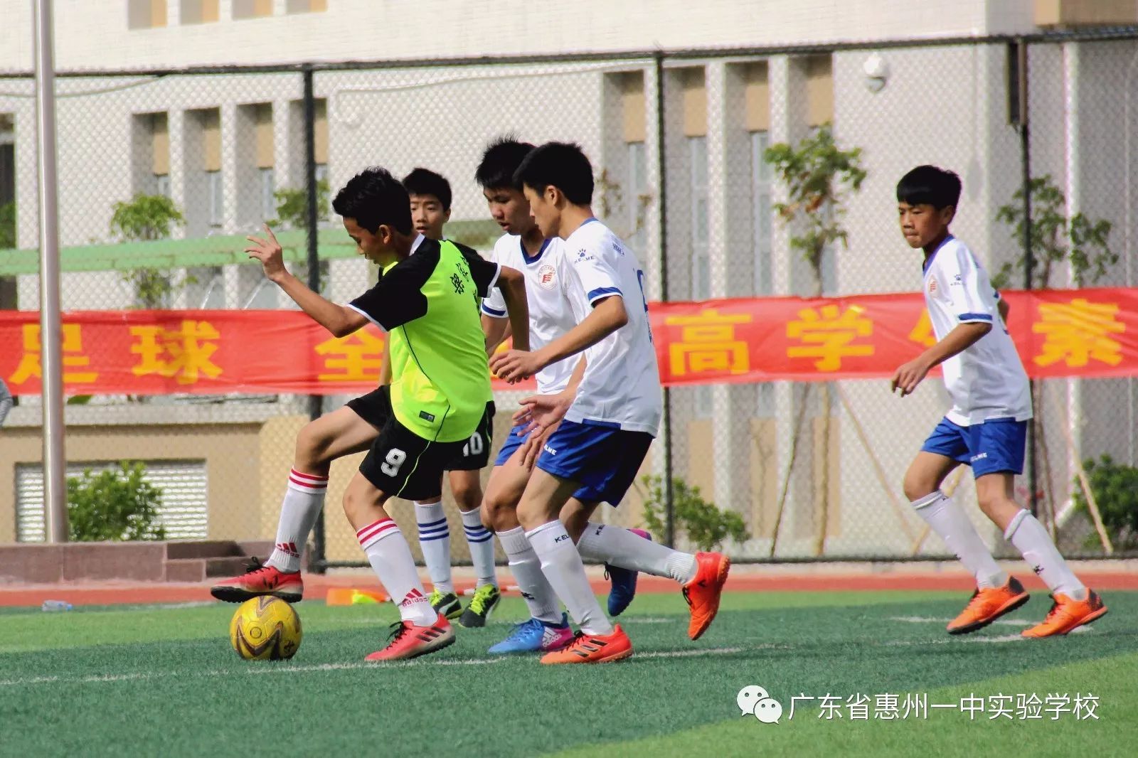 关于球员们决不言败，奋勇拼搏争取出色的比赛成绩的信息
